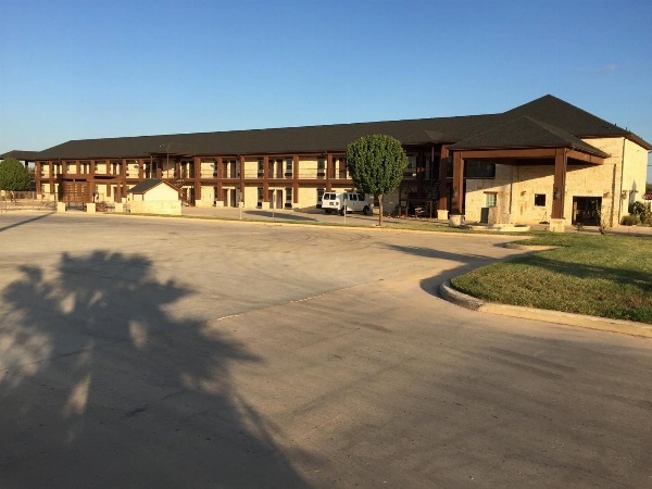 Pearsall Inn and Suites image 12