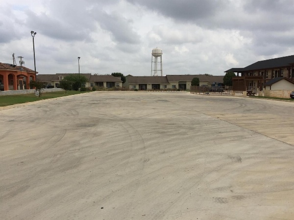 Pearsall Inn and Suites image 13