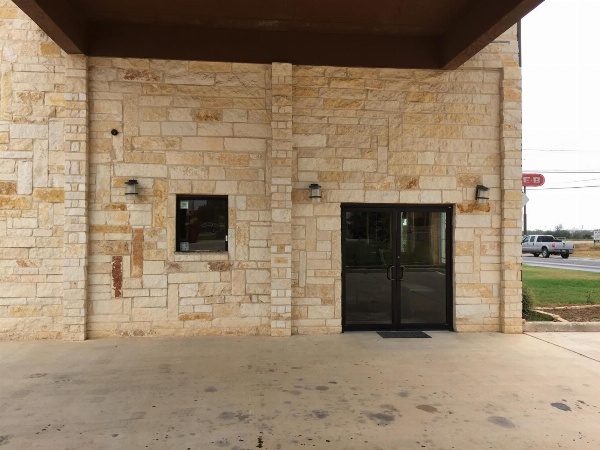 Pearsall Inn and Suites image 16