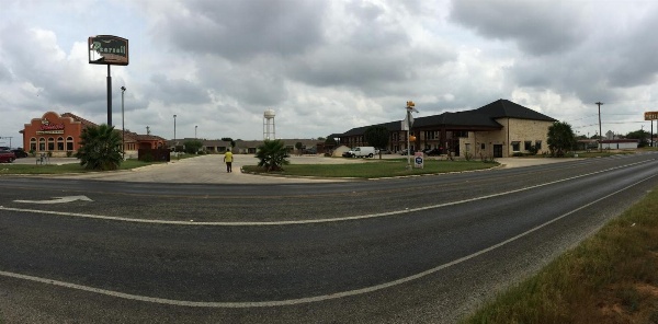 Pearsall Inn and Suites image 18